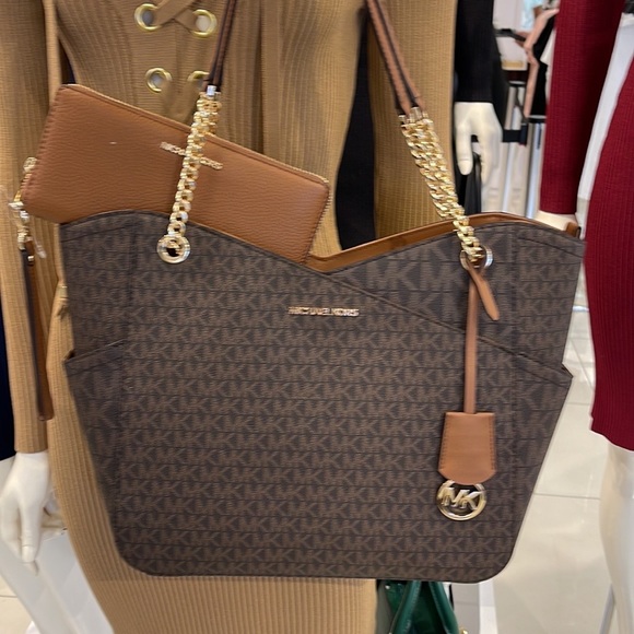 MICHAEL KORS LG X CHAIN SHOULDER TOTE BAG
& JST Lg Travel CONTINENTAL Wallet - Picture 9 of 15